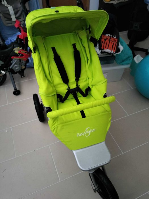 Carrinho EasyWalker com acessórios