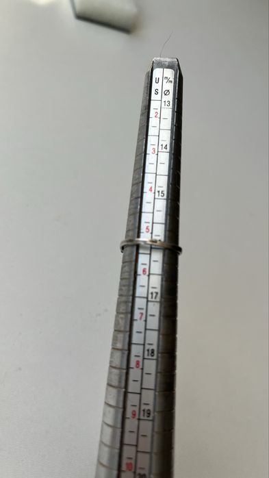 Srebrny stary pierścionek z koralem