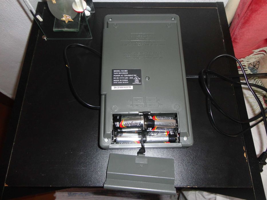 Vendo  radio-cassete  HAMILTON-BUHI   em  bom  estado.