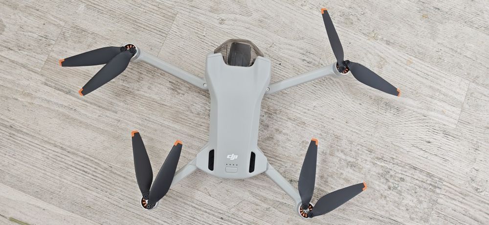 Dron dji mini 3, dwie baterie  + care