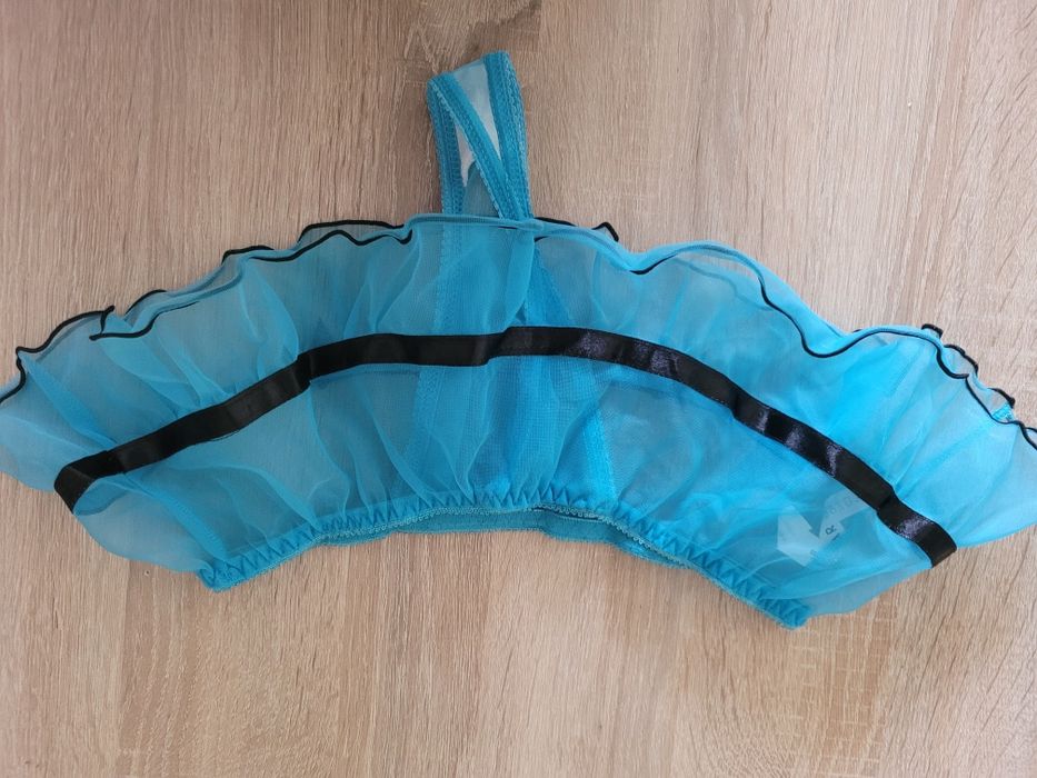 Super  sexy  niebieskie  stringi z falbanką