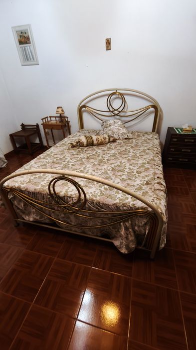 Cama de casal em ferro