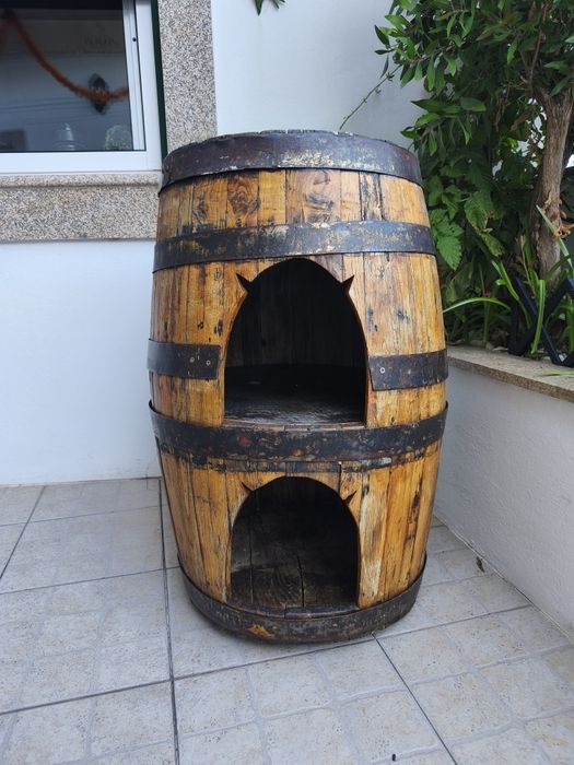 Pipo em madeira para gatos