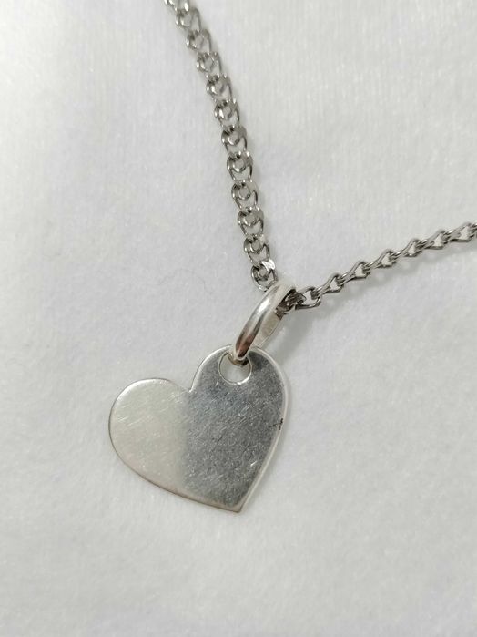 Fio com crucifixo e pendente coração em prata 925