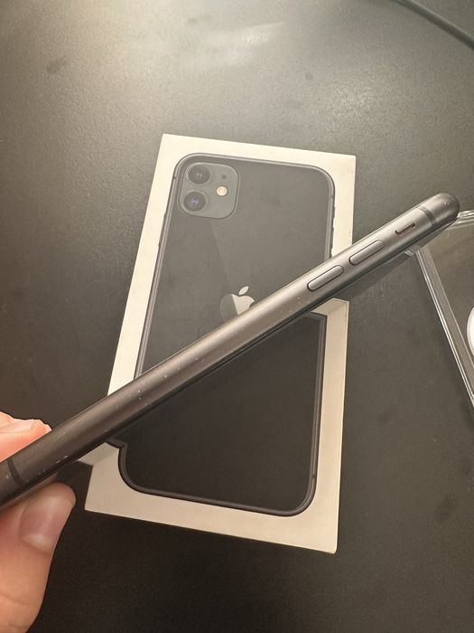 iphone 11 , 64 gb , 76akb