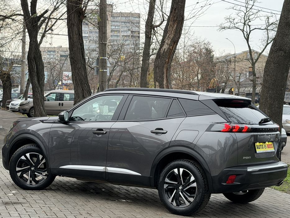 PEUGEOT 2008.               .