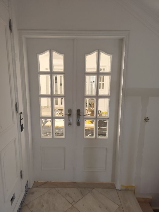Instalação de portas em geral.
