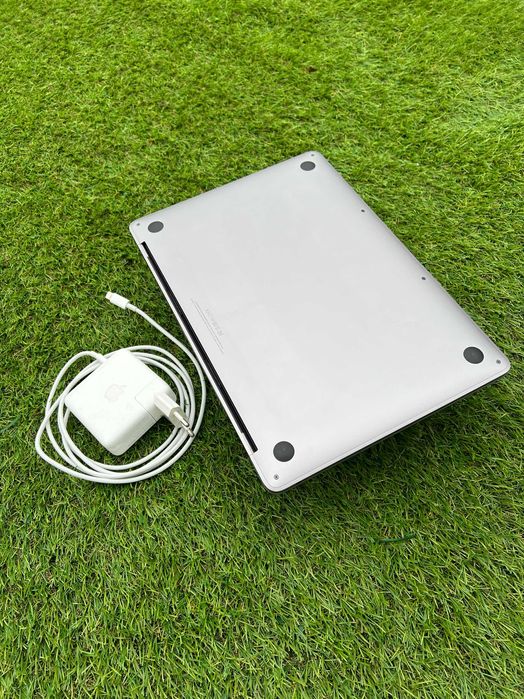 MacBook pro 13 2017 space gray