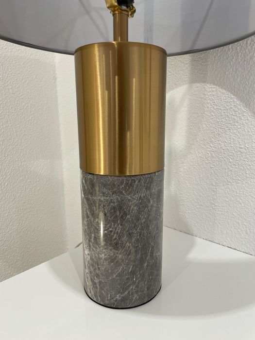 Candeeiro de mesa em marmore