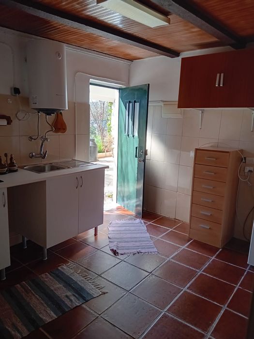 Arrenda-se moradia T1 em plena natureza.