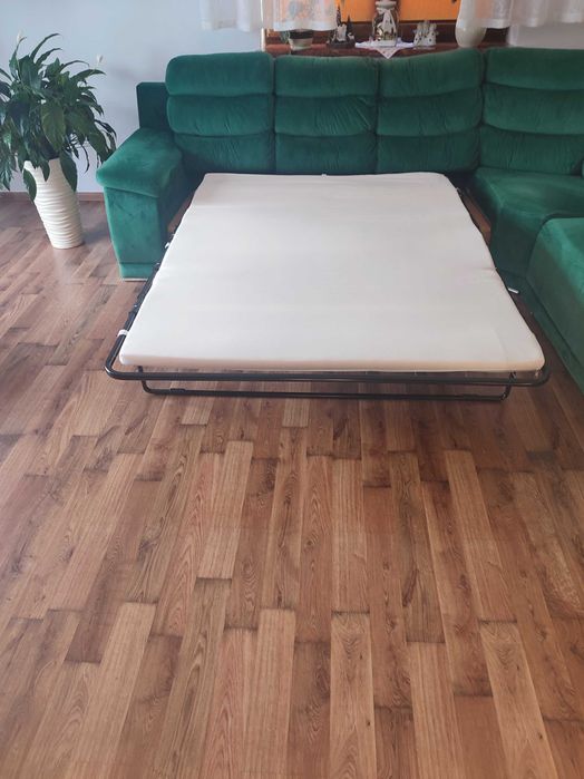 Duży narożnik z funkcją spania