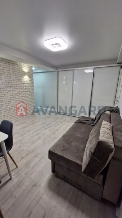 Продам трикімнатну квартиру Козача 39