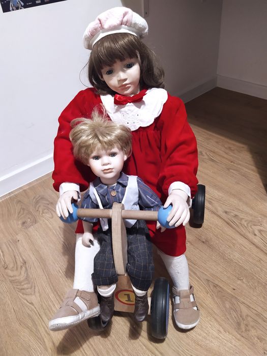 2 lalki porcelanowe kolekcjonerskie plus rowerek