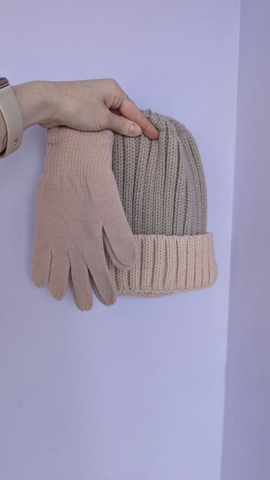 Жіноча Зимова  в'язана  шапка та перчатки пудрово рожеві