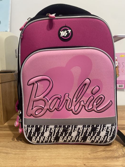 Шкільний рюкзак для дівчинки