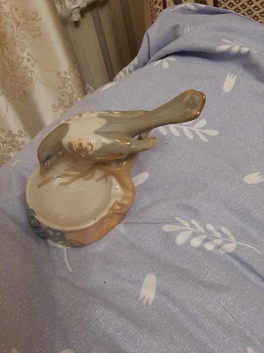 продам стеклянную статуэтку