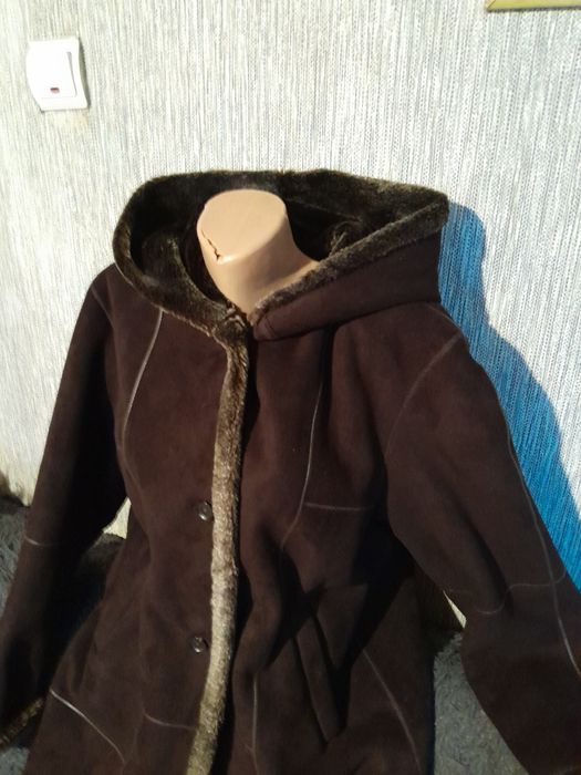 Нова не ношена фірмова дублянка із капішоном