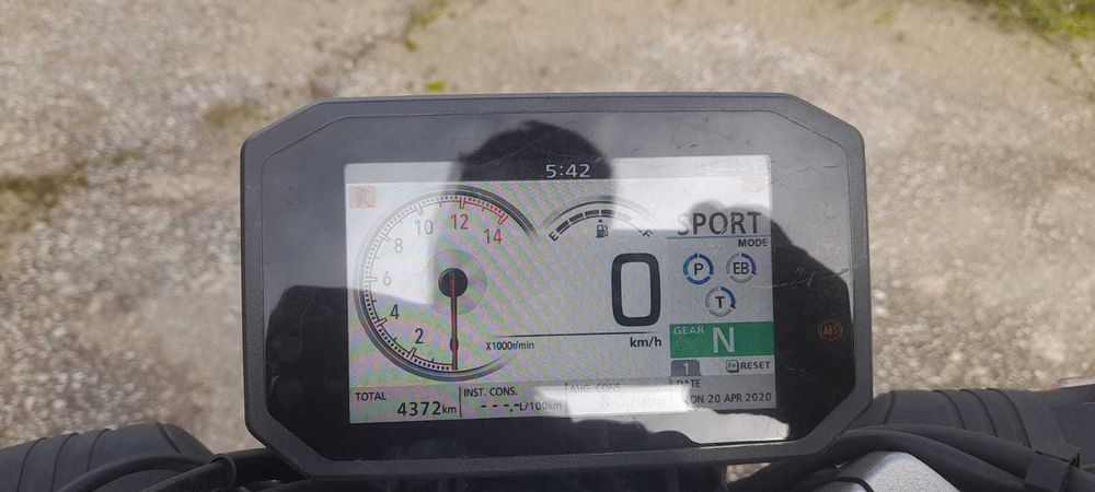 Honda CB 1000R Pequena Queda a Circular