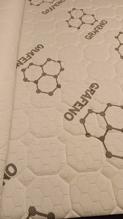 Cama de base em madeira e colchão 1,60 x 2,00m