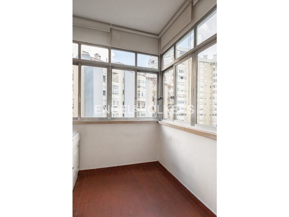 Amplo T3 em Algés