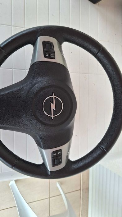 Vendo volante do opel corsa D/astra H impecável
