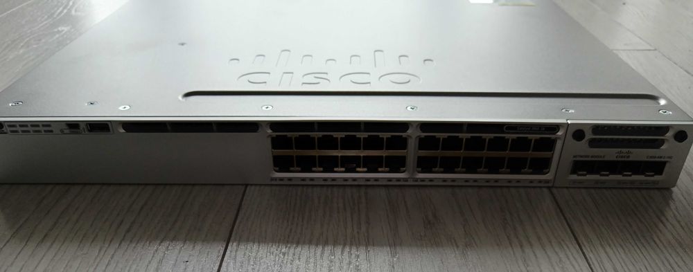 2 UN - Cisco WS-C3850-24T-L --- Layer3 Ativo