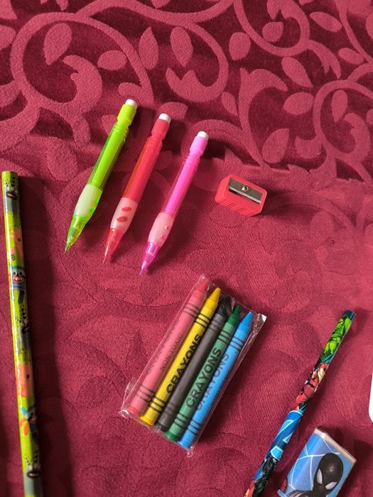 Conjunto de material variado escolar NOVO