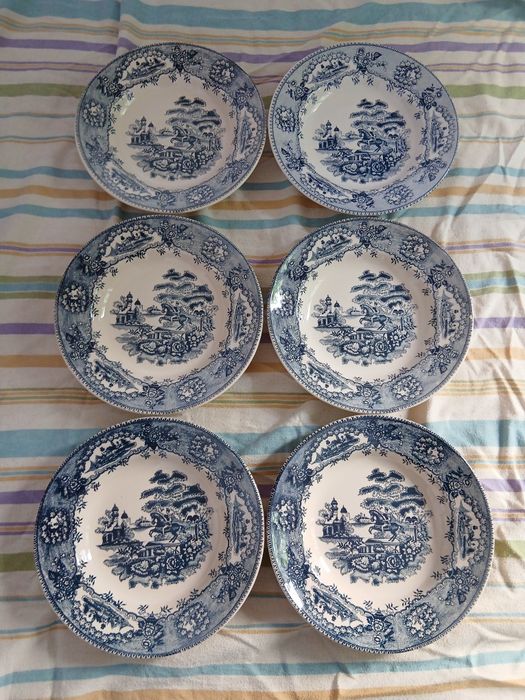 Conjunto pratos antigos