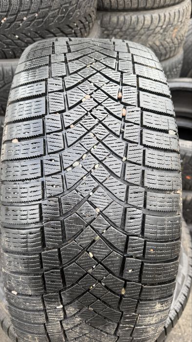 255/50/19 Pirelli  Ice Zero