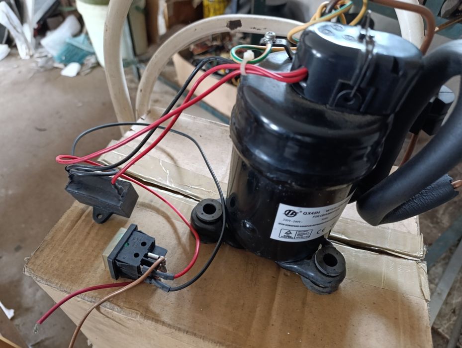 Motor  de frigorifico  a funcionar.