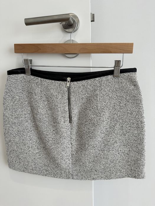 Minissaia Zara preta e branca, tamanho S/M