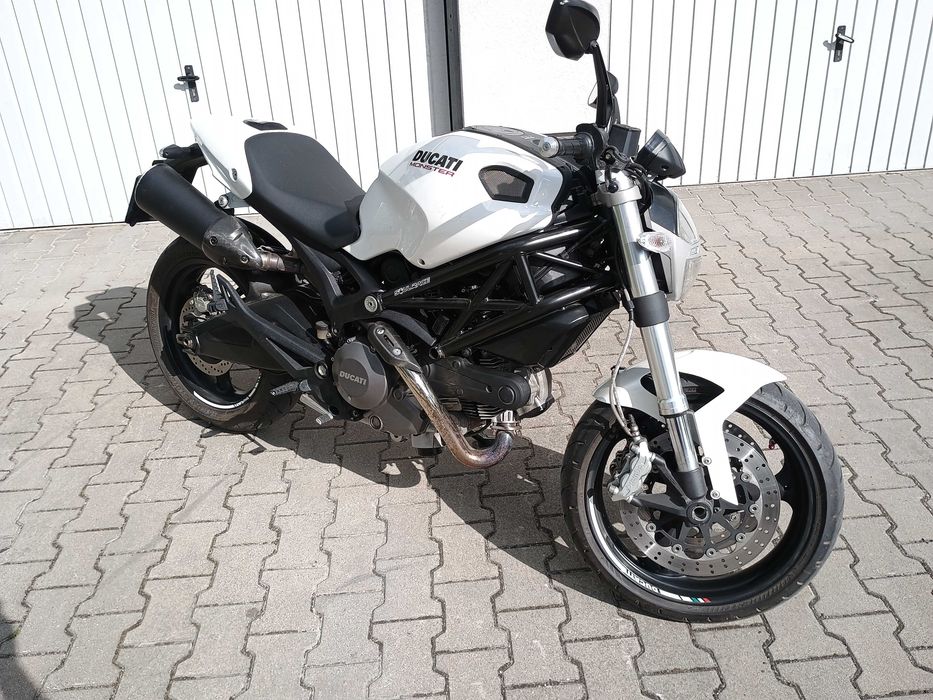 Ducati Monster 696