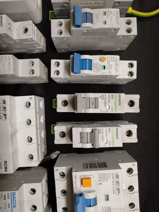 Bezpieczniki,przepięciówki,elektryka,budowa,remont,prąd,esy,Hager,sep