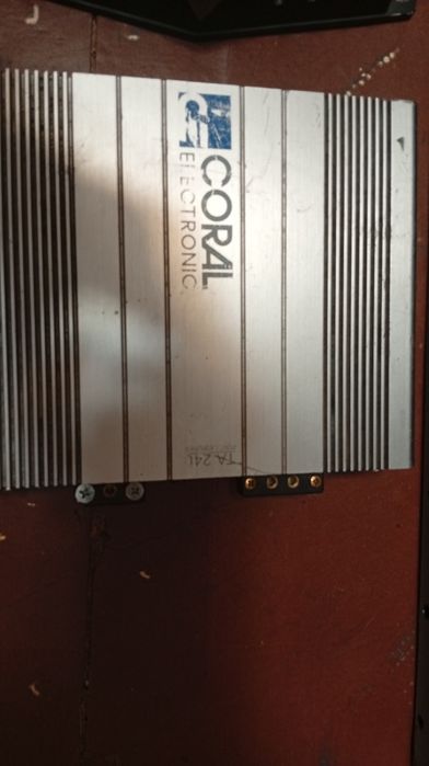 Продам два саба короб и два усилка