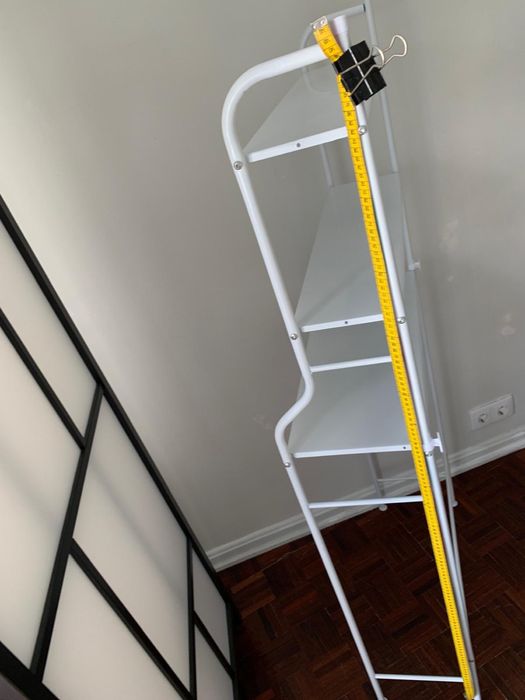 Rack que foi secretária muito útil. Estante como nova.