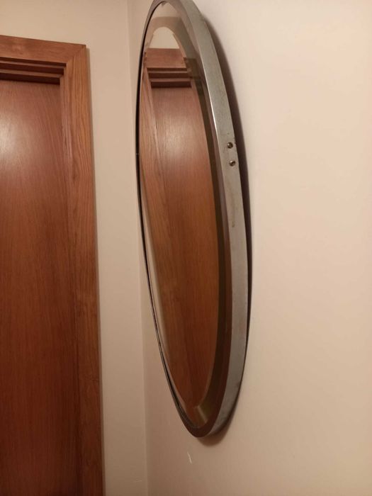 Espelho oval com moldura em metal, vintage