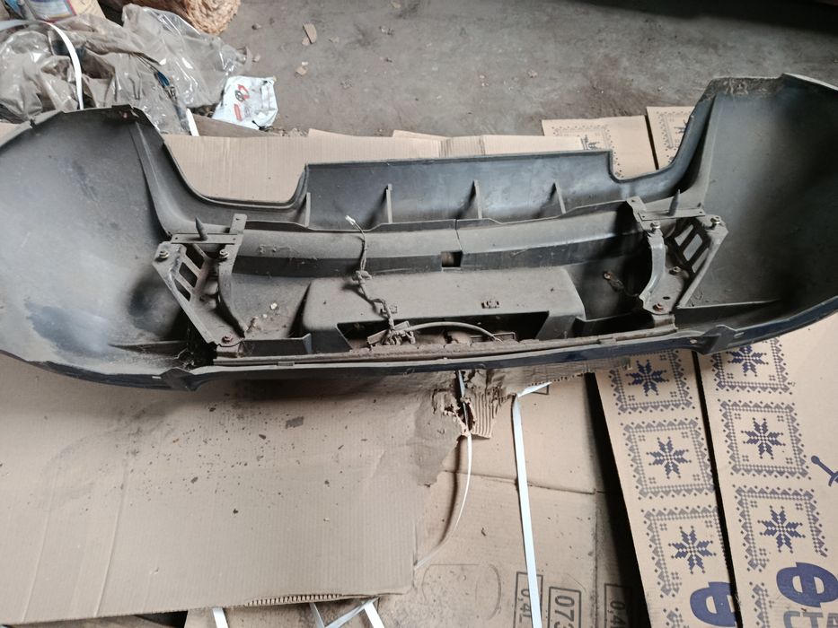 Бампер задний на Мазда 323ф