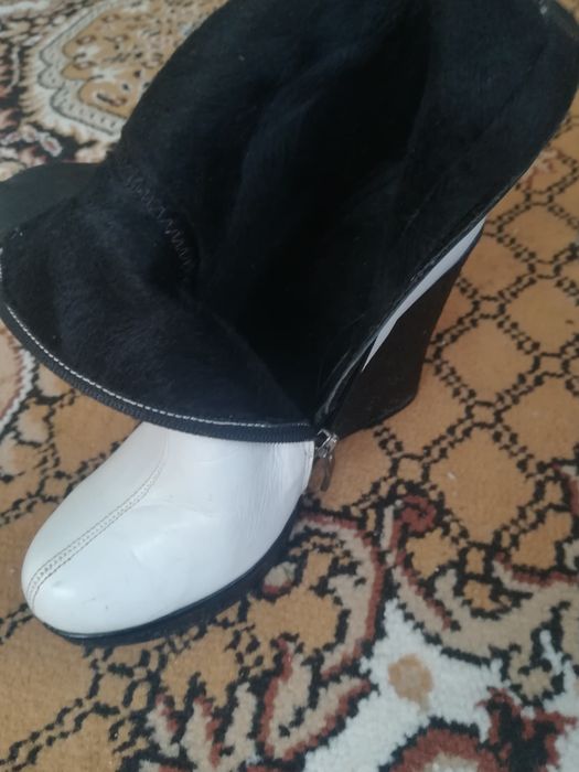 Шкіряні чобітки...