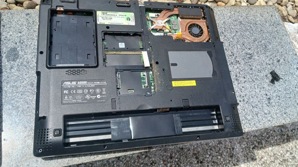 Lote computadores portáteis avariados Asus A6000 siemens