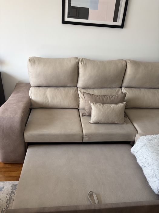 Sofá com chaise + cama + 2 puffs