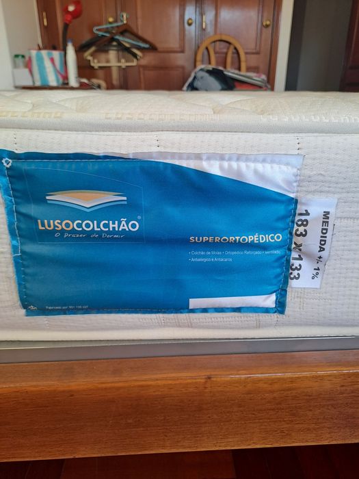Cama com estrado e colchão ortopédico 183x133