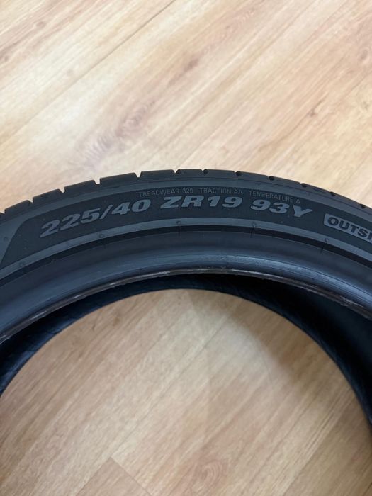 Pneu KUMHO 225/40R19 usado