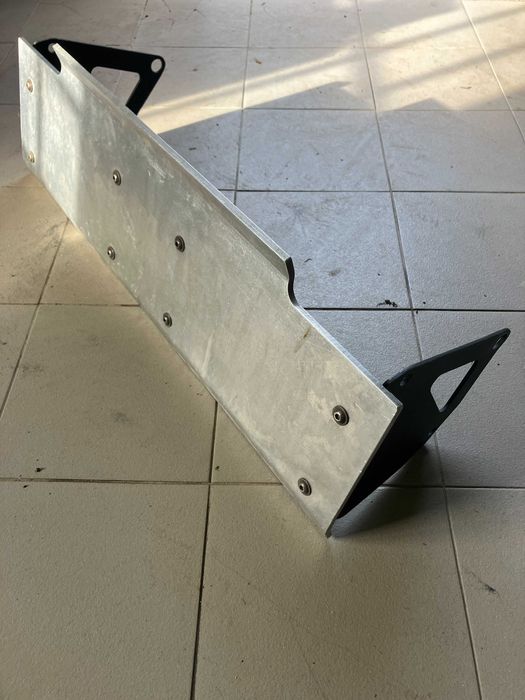 Proteção frontal Mantec para Land Rover Defender