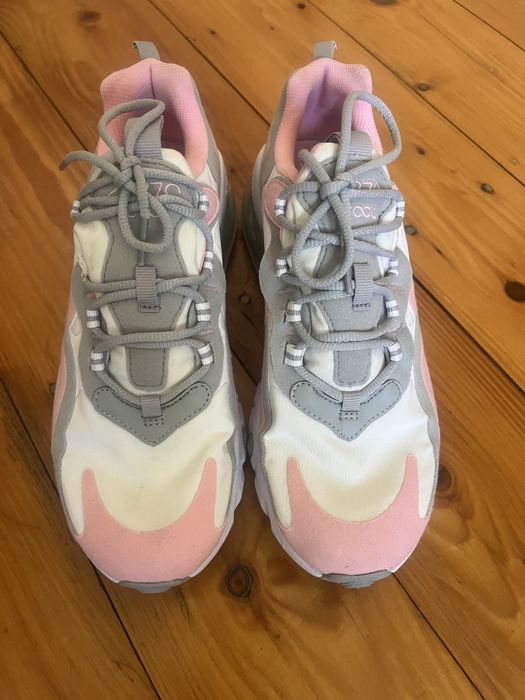Жіночі кросівки  Nike Air 270