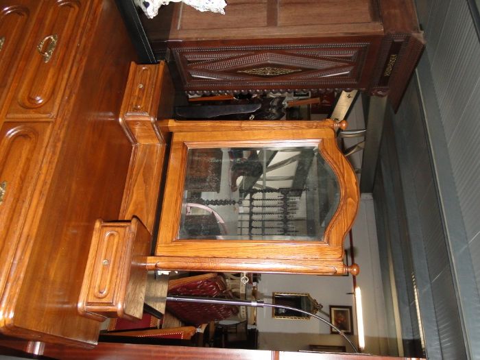 Cómoda em madeira com espelho - óptmo estado