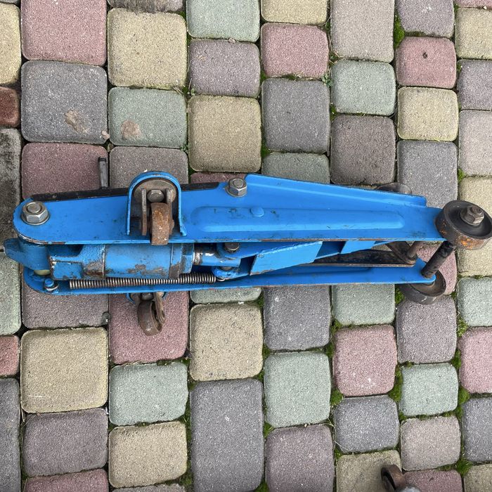 Продаю домкрати