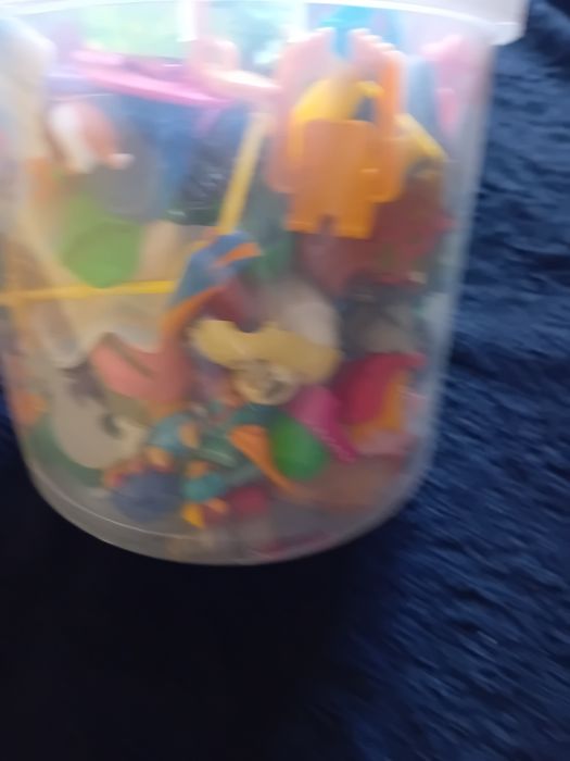 Zabawki kinder niekompletne niespodzianki