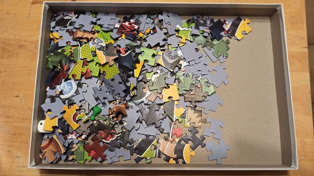 Puzzle - zestaw trzech puzzli.
