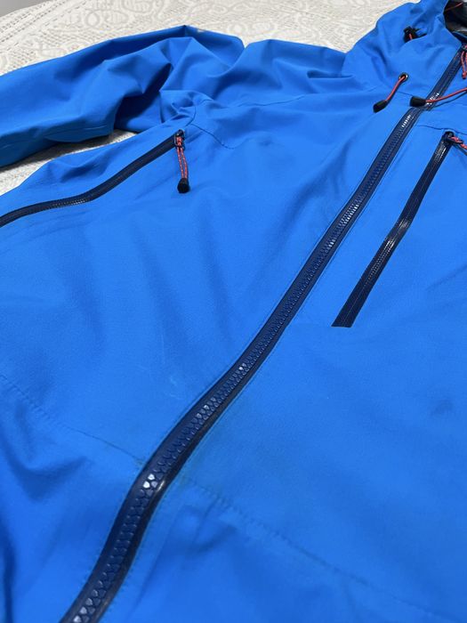Вітровка mountain equipment з дефектами