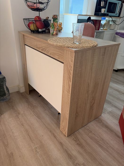 Mesa extensível, que aproveita bem o espaço, para até 8 pessoas